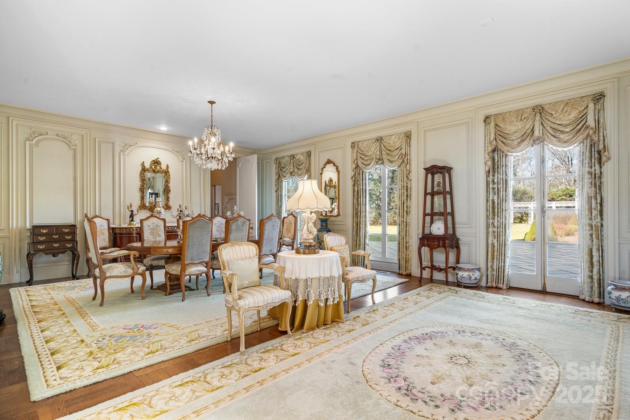 Dining Area - Lenoir