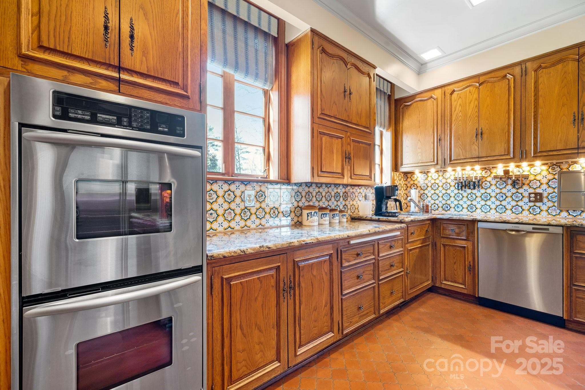 Double Ovens Rarely Used,Lots of Storage & Counter Space - Lenoir