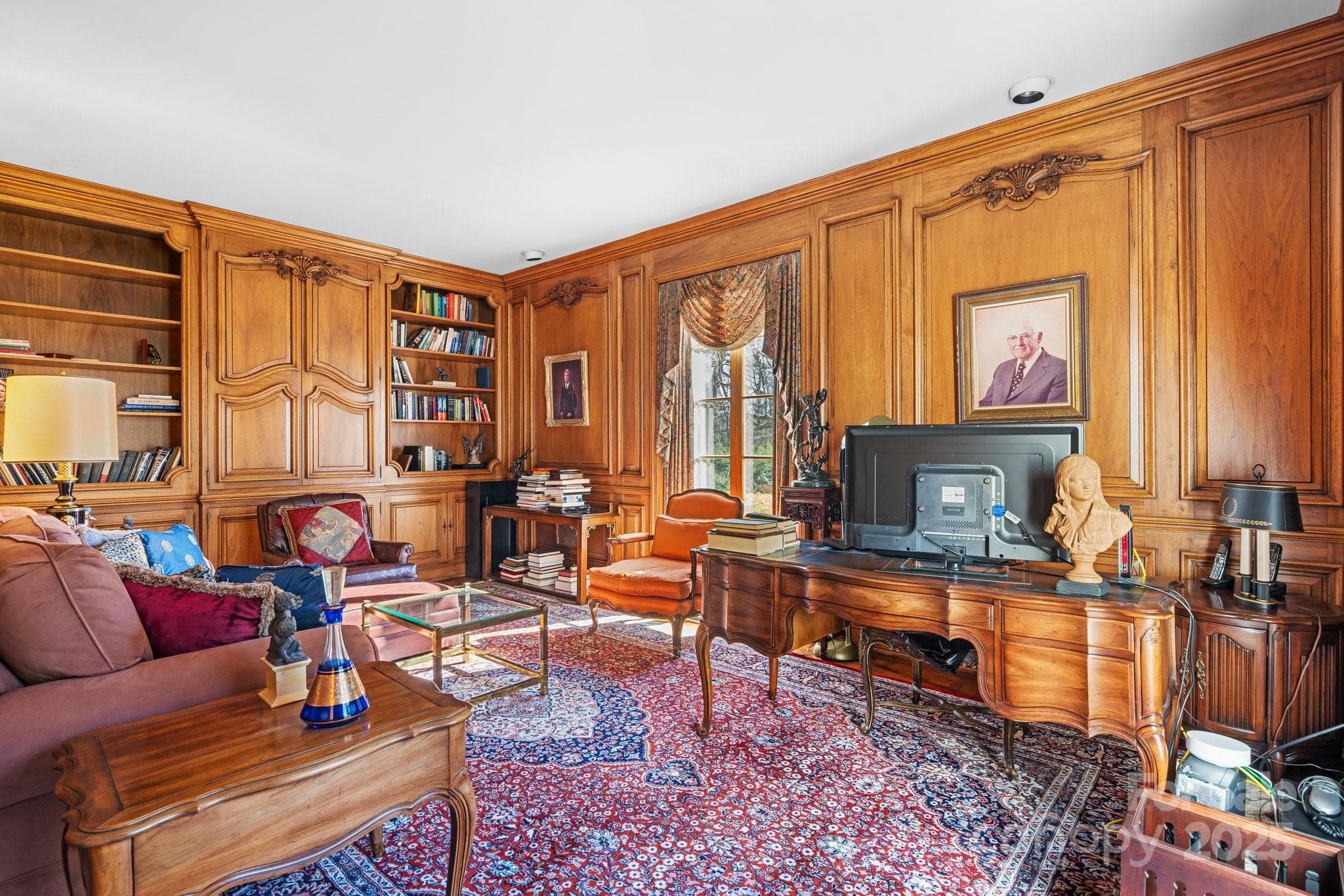 Office/Library w/Custom Woodwork - Lenoir