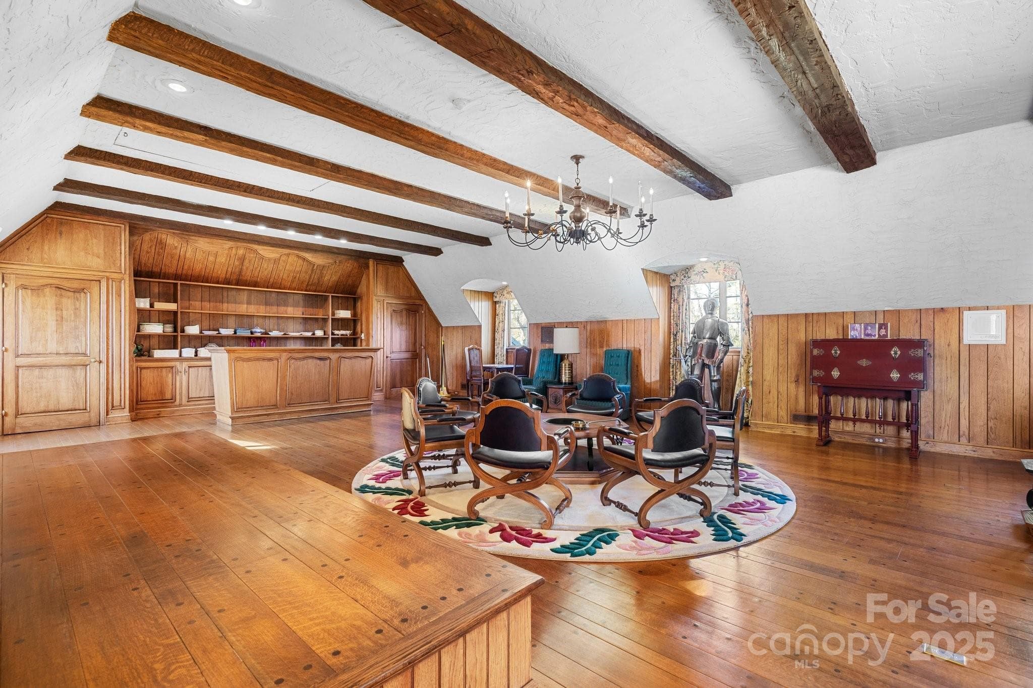 Amazing Space w/Stage, Mini Kitchen, Fireplace & Game Areas - Lenoir