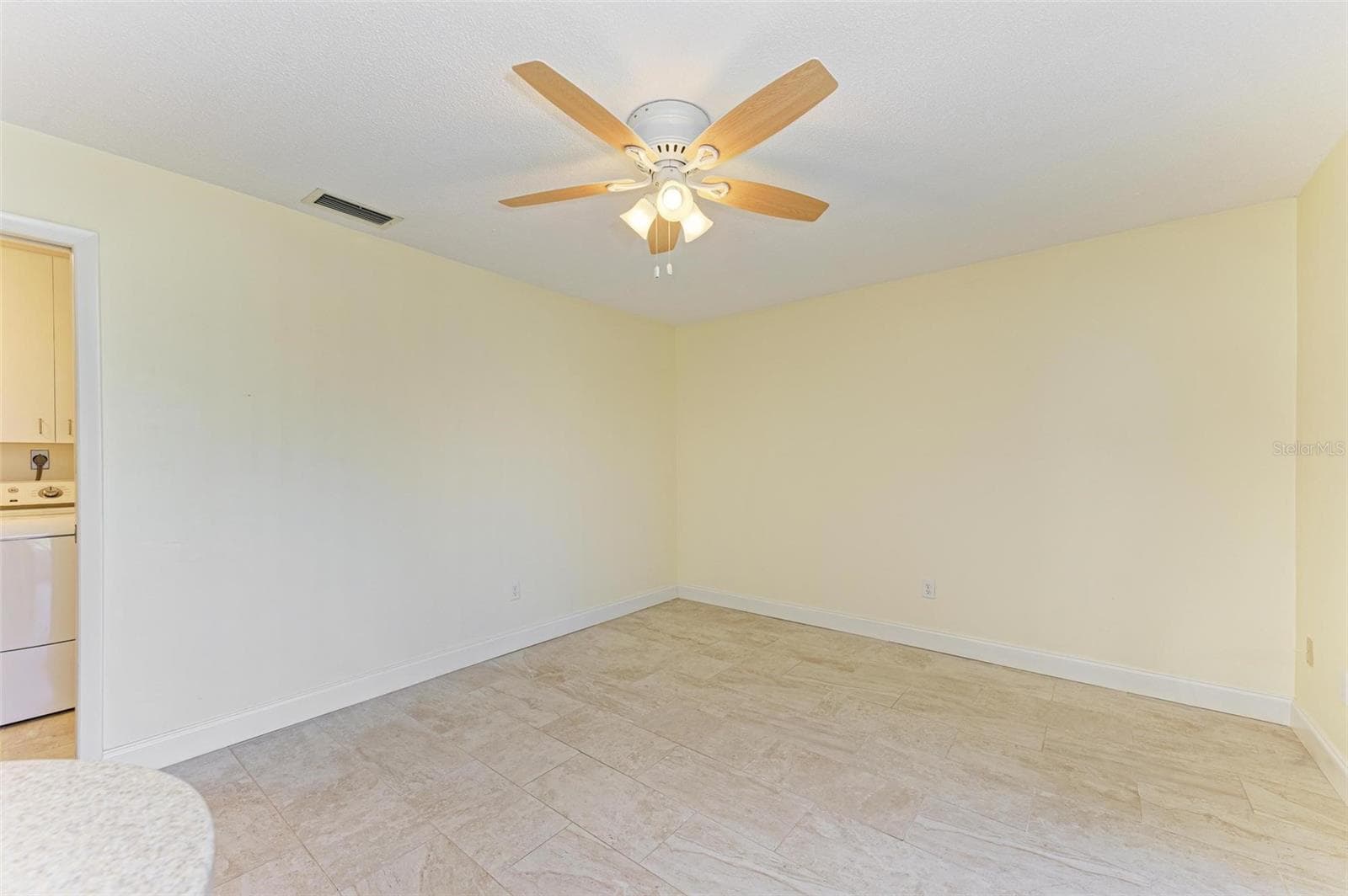 Dining area or flex area off from kitchen - 6704 11TH AVE W, BRADENTON
