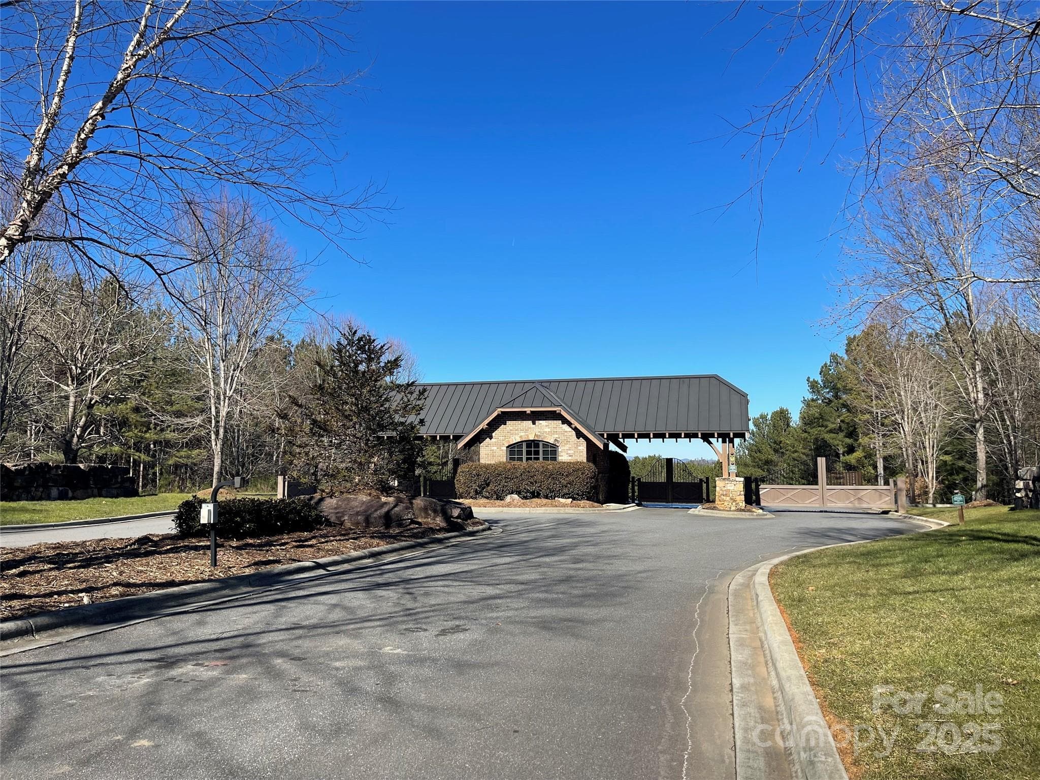 Main entrance with gated access - 109 Shortoff Trail, Valdese