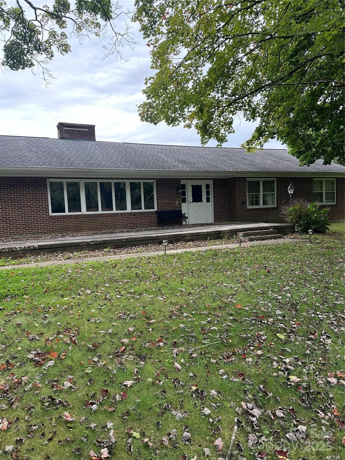Single Family Residence at Hendersonville, photo 2 of 37