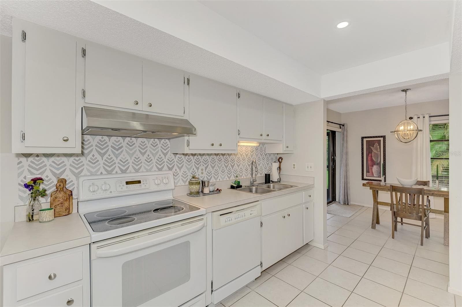 STAND ALONE VILLA - Kitchen Area - Best Privacy in Vivianda5301 Greencroft Dr, Sarasota FL 34238 - 5103 GREENCROFT RD, SARASOTA