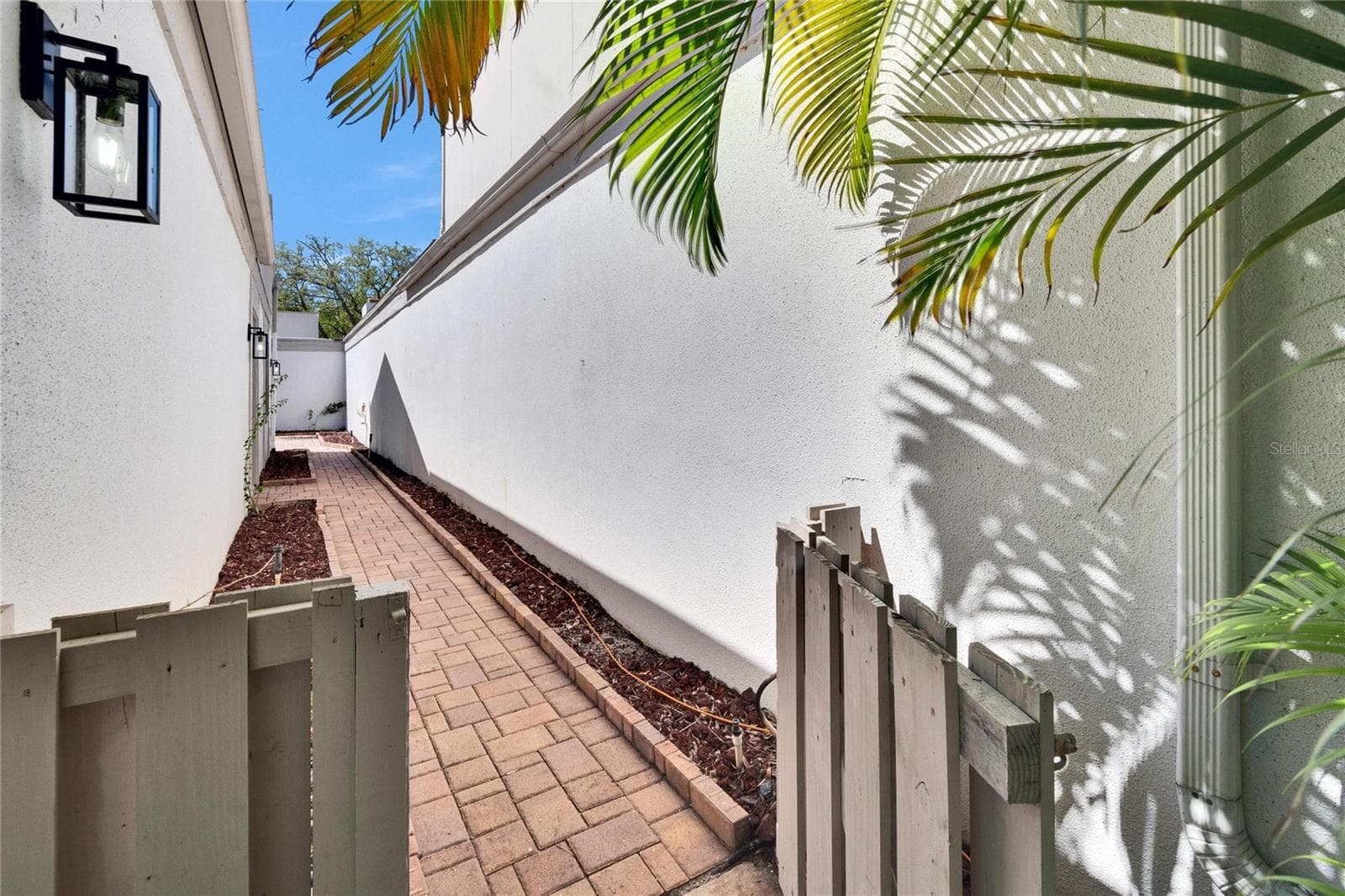 Entrance to Courtyard - 370 S WOODLANDS DR, OLDSMAR