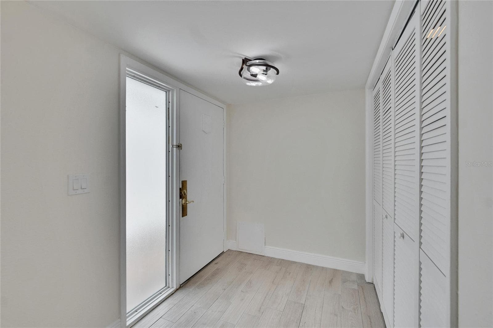 Foyer - 370 S WOODLANDS DR, OLDSMAR