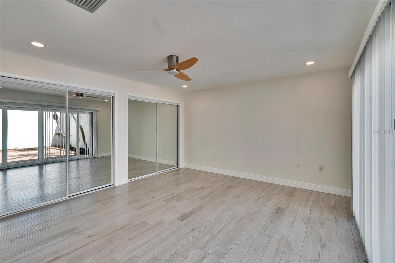 Primary Bedroom w/Sliders to Private Patio area - 370 S WOODLANDS DR, OLDSMAR
