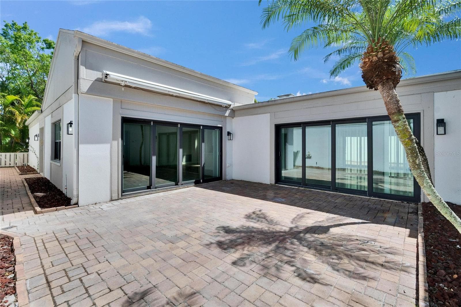 Large paver Patio-Great for entertaining - 370 S WOODLANDS DR, OLDSMAR