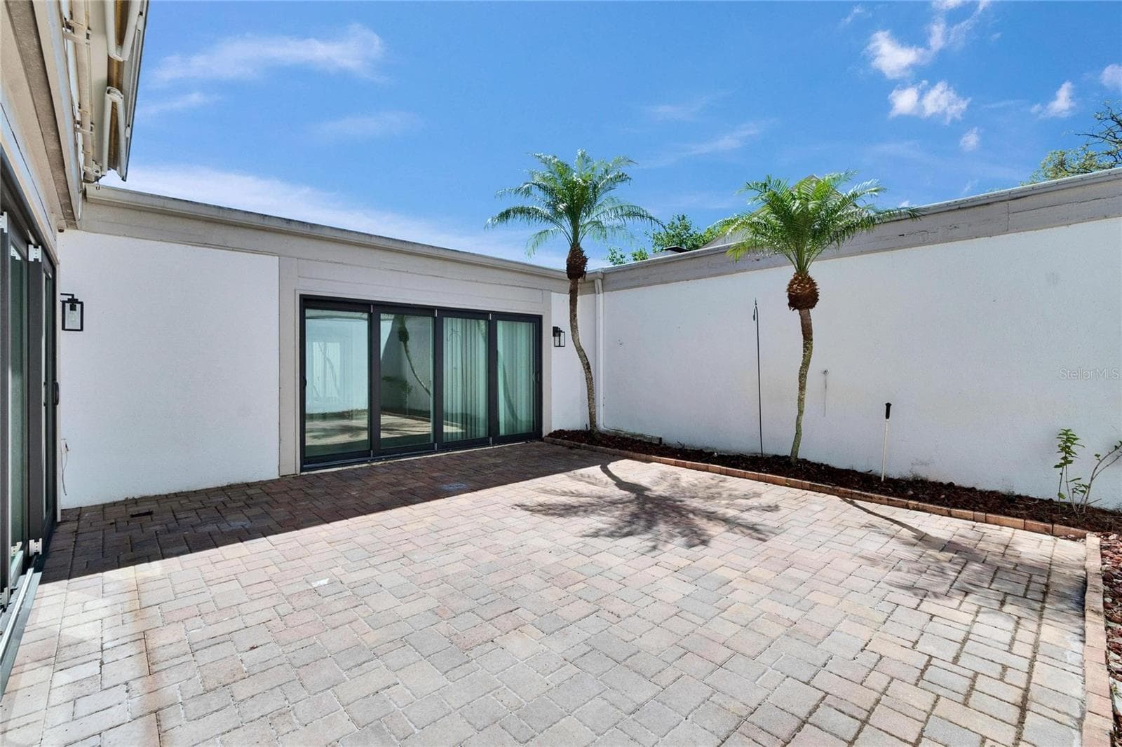 Patio w/Privacy Wall - 370 S WOODLANDS DR, OLDSMAR