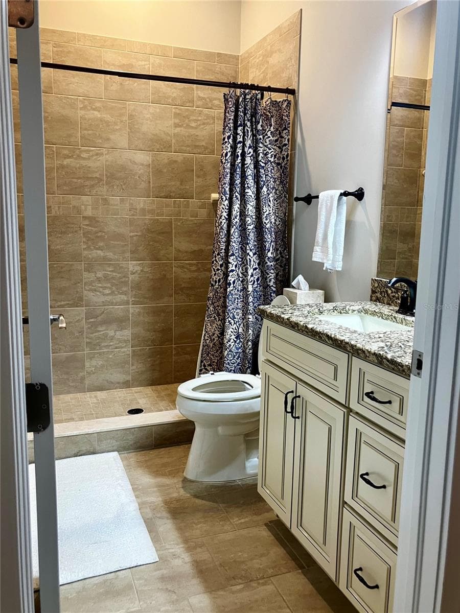 Bedroom 2 en-suite bath - 3709 GALLAGHER RD, PLANT CITY