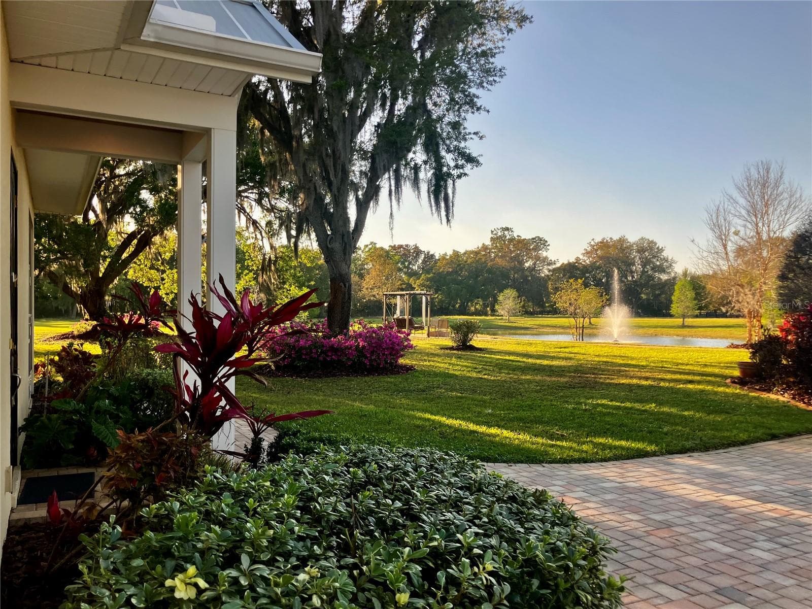 Cottage entry overlooking pond - 3709 GALLAGHER RD, PLANT CITY