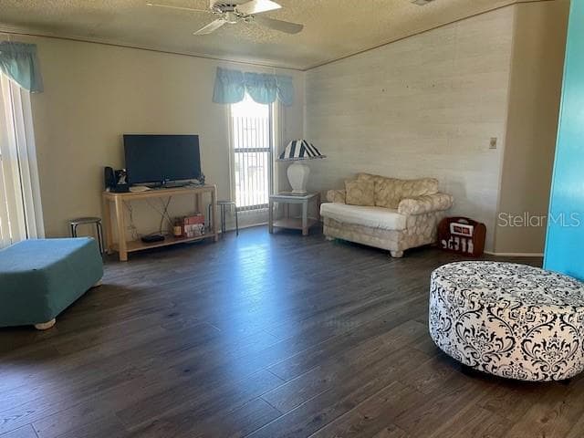 Living Room/Laminate Flooring - 5707 45TH ST E #109, BRADENTON