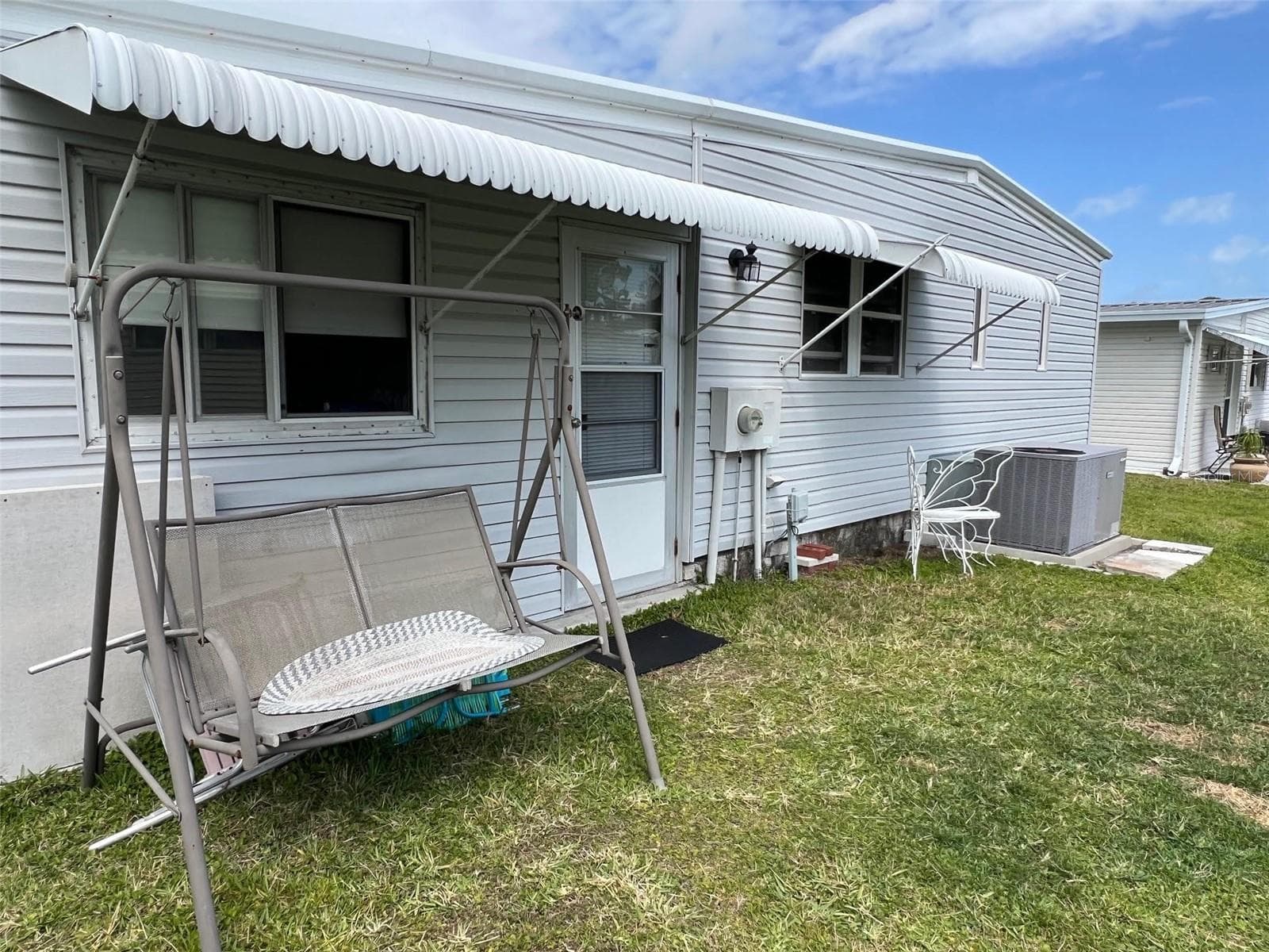 Manufactured Home at 709 SUGAR PALM ST, LARGO, photo 4 of 34