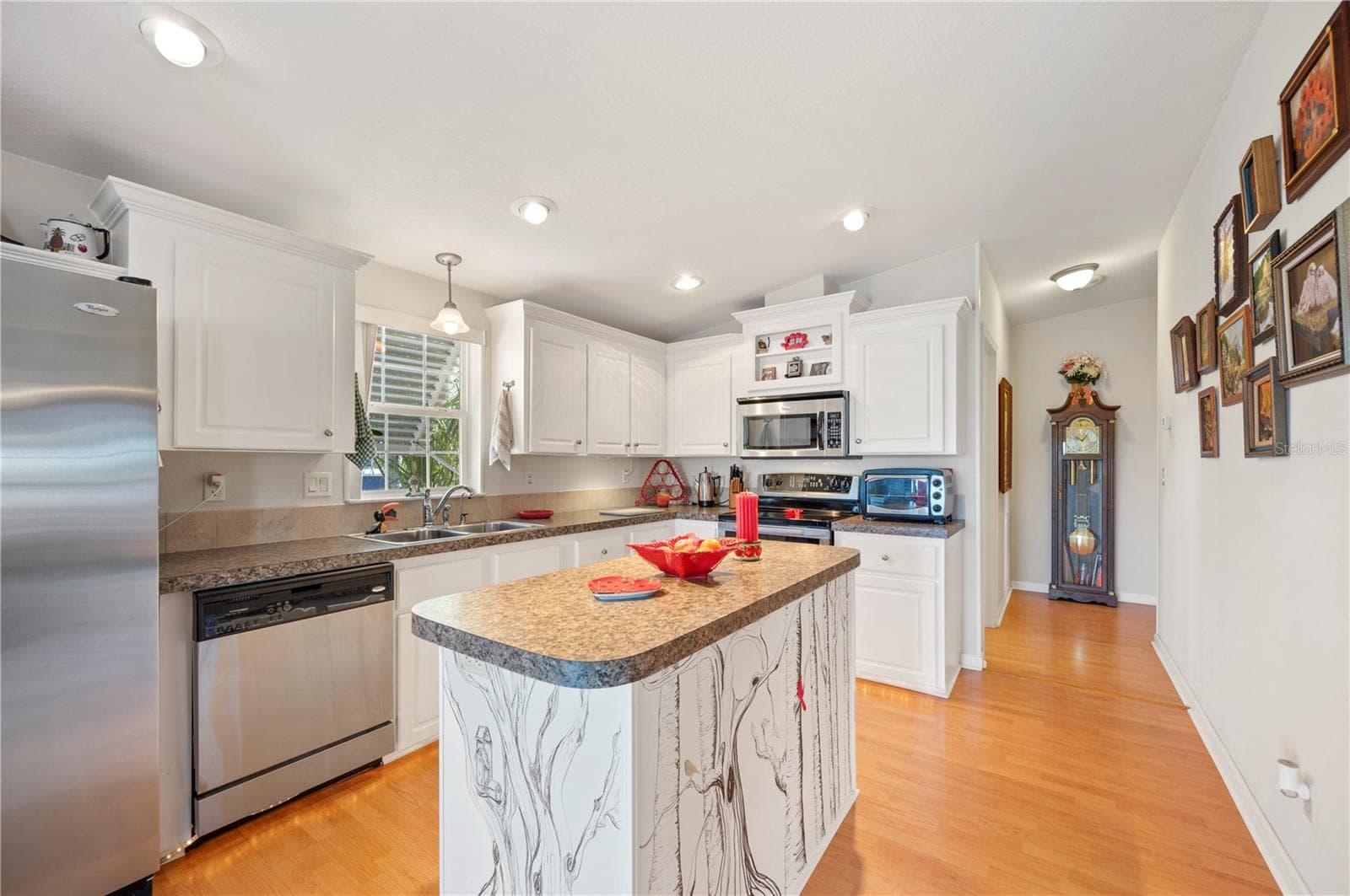Your large kitchen with an island, great for food prep or entertaining! - 38 QUEEN OF WATERS ST, LAKE WALES