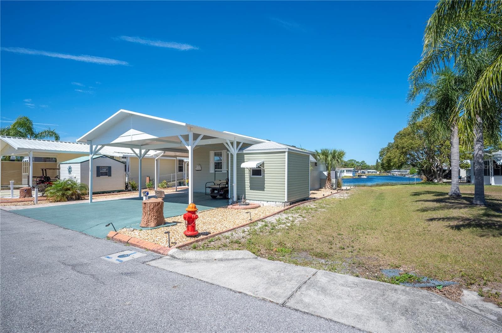 No worries with the fire hydrant nearby! - 38 QUEEN OF WATERS ST, LAKE WALES
