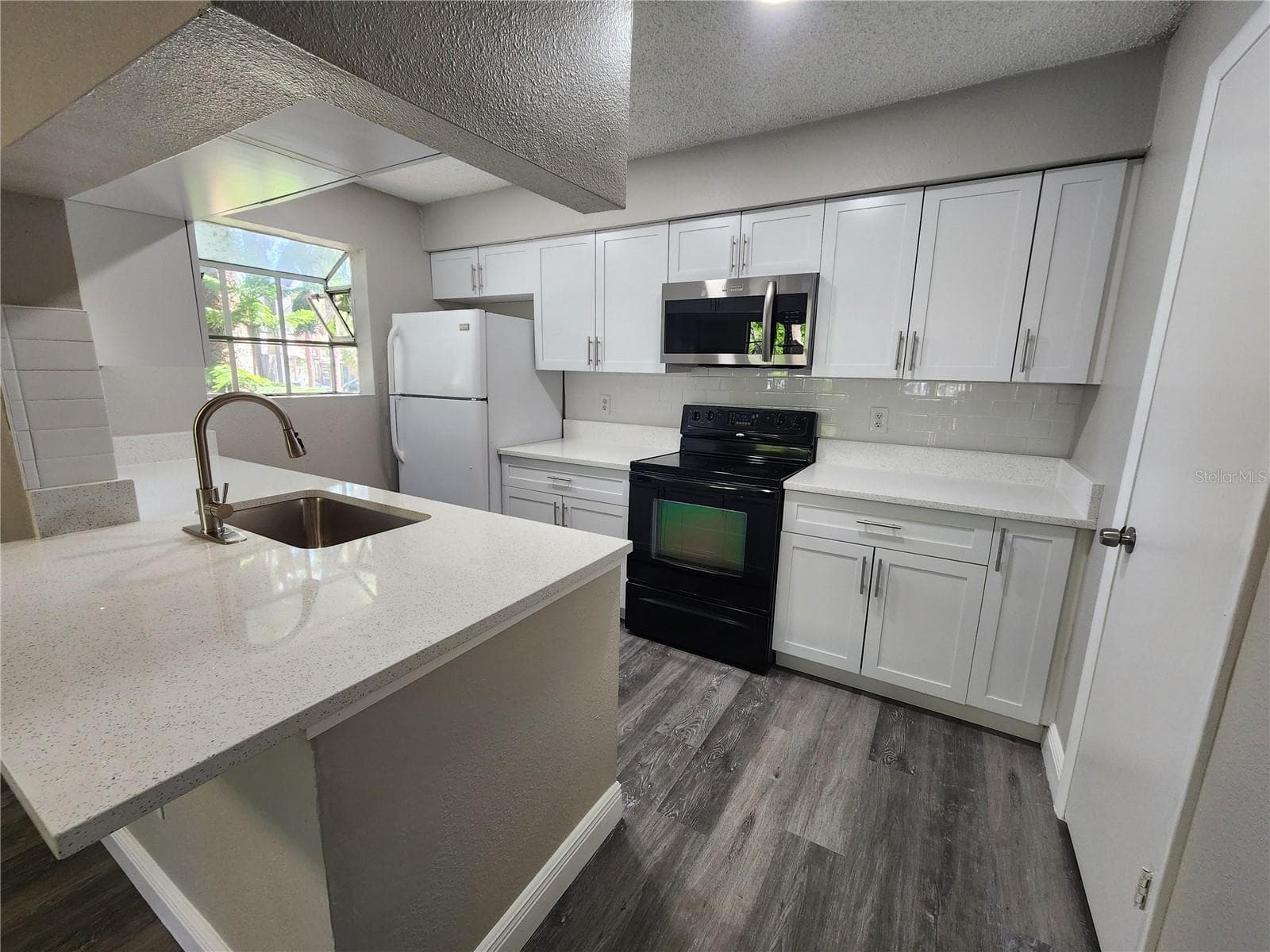 Condominium at 200 AFTON SQ #108, ALTAMONTE SPRINGS, photo 3 of 42