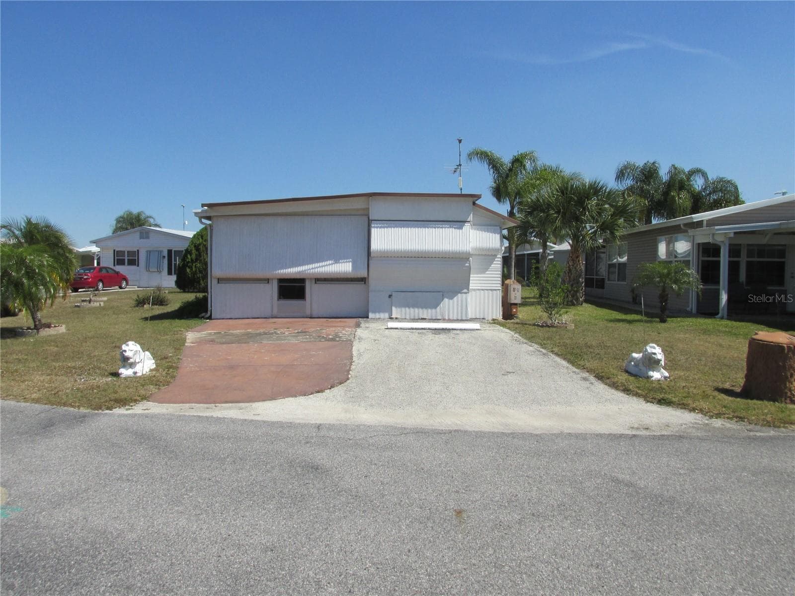 Manufactured Home at 10 RED QUILL CIR, LAKE WALES, photo 2 of 29