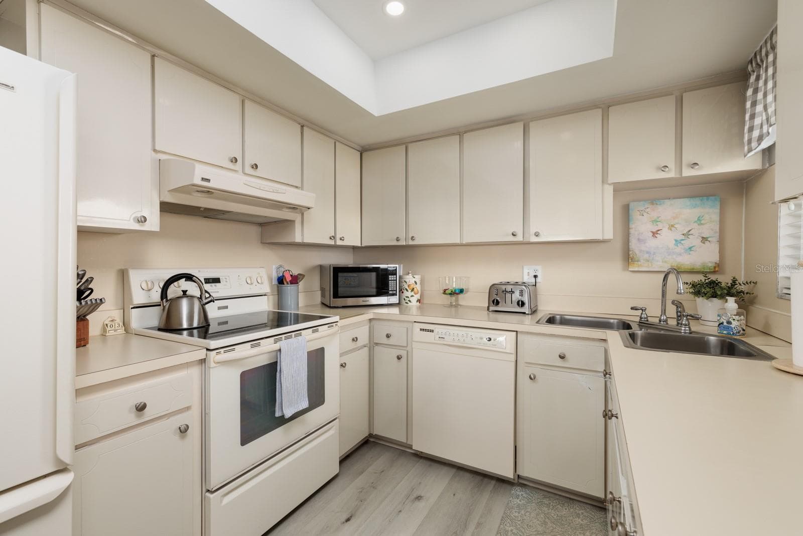 Kitchen w/corner double sink & large closet pantry. Window over sink. - 6161 GULF WINDS DR #338, ST PETE BEACH