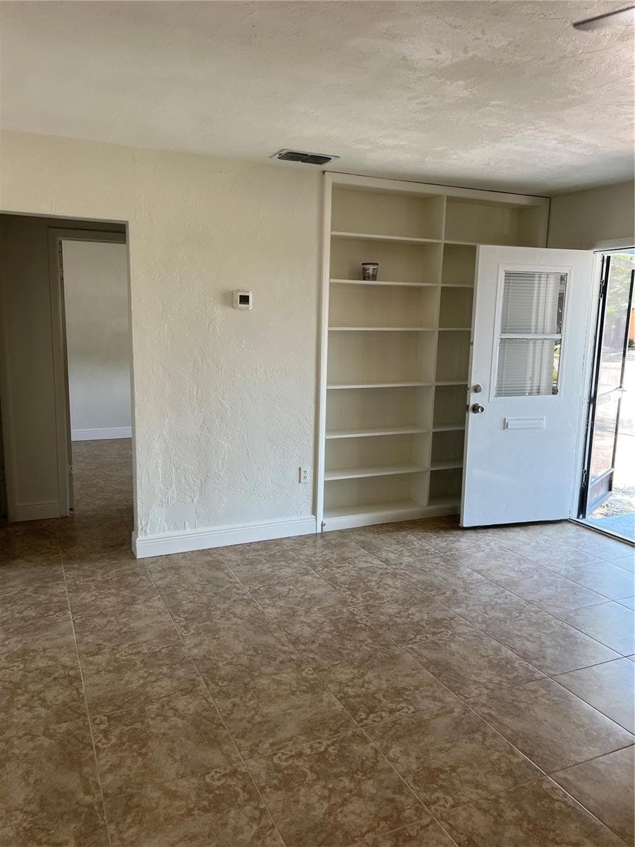 LIVING ROOM - 21274 COULTON AVE, PORT CHARLOTTE