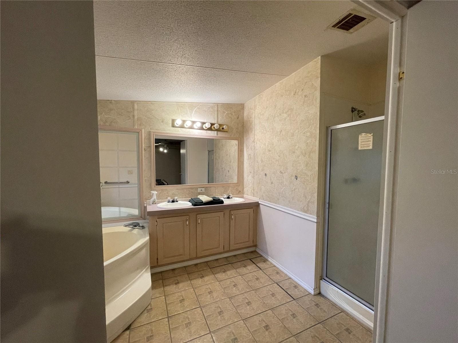 Primary Bathroom - 1550 SE 111TH CT, MORRISTON