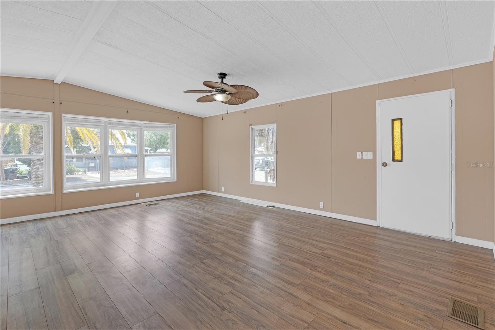 Manufactured Home at 11309 LEISURE LN, PORT RICHEY, photo 10 of 34