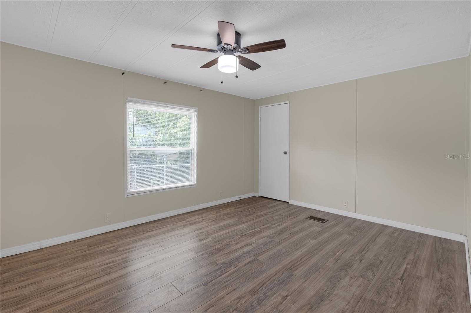 Manufactured Home at 11309 LEISURE LN, PORT RICHEY, photo 17 of 34