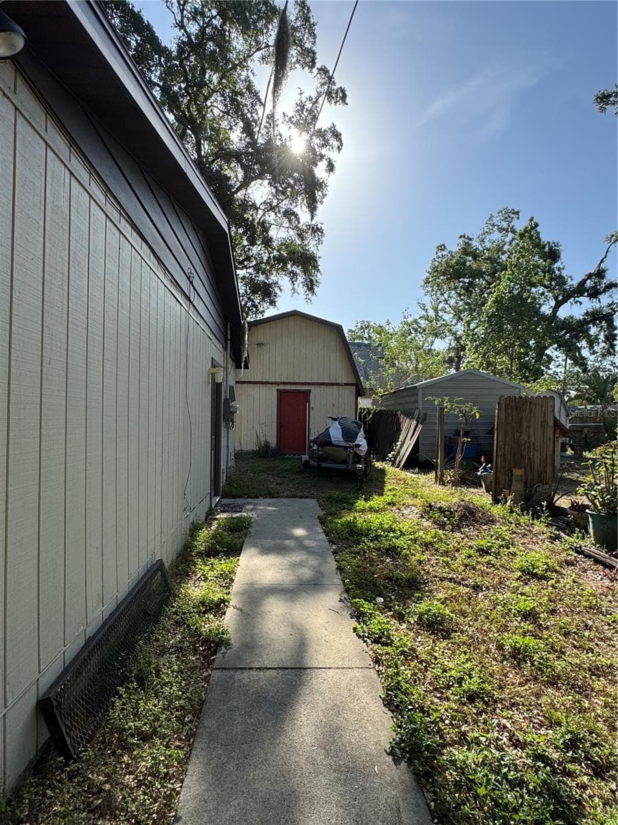 Single Family Residence at 1703 N TAYLOR RD, BRANDON, photo 4 of 32