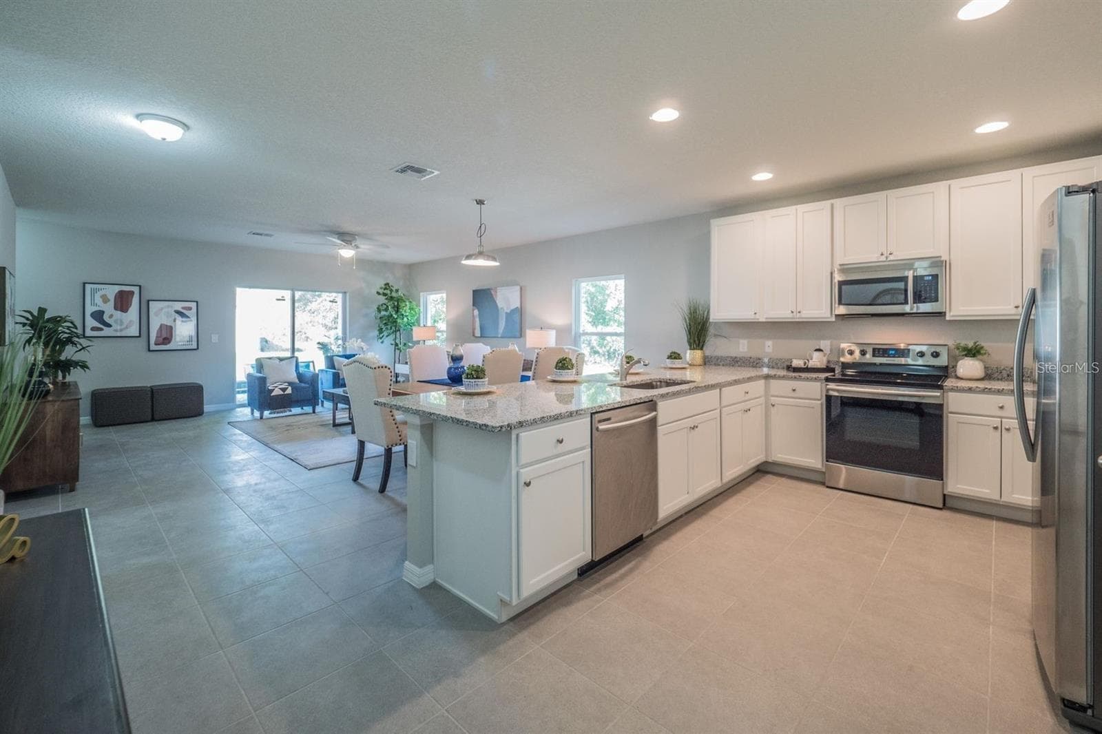 Single Family Residence at 248 CHESHIRE CT, KISSIMMEE, photo 2 of 24