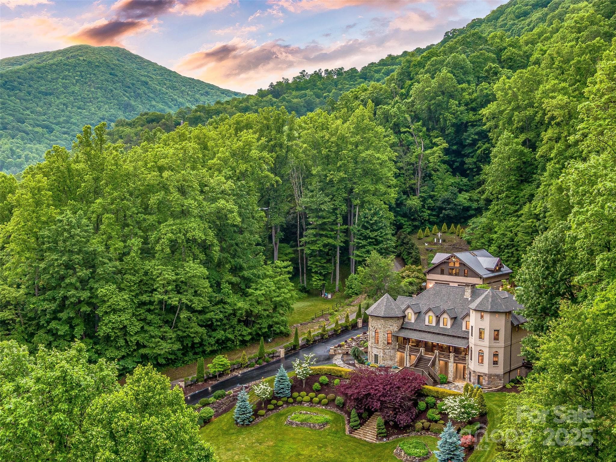 A North Carolina Mountain Castle - FIE TOP WOODLANDS, Maggie Valley