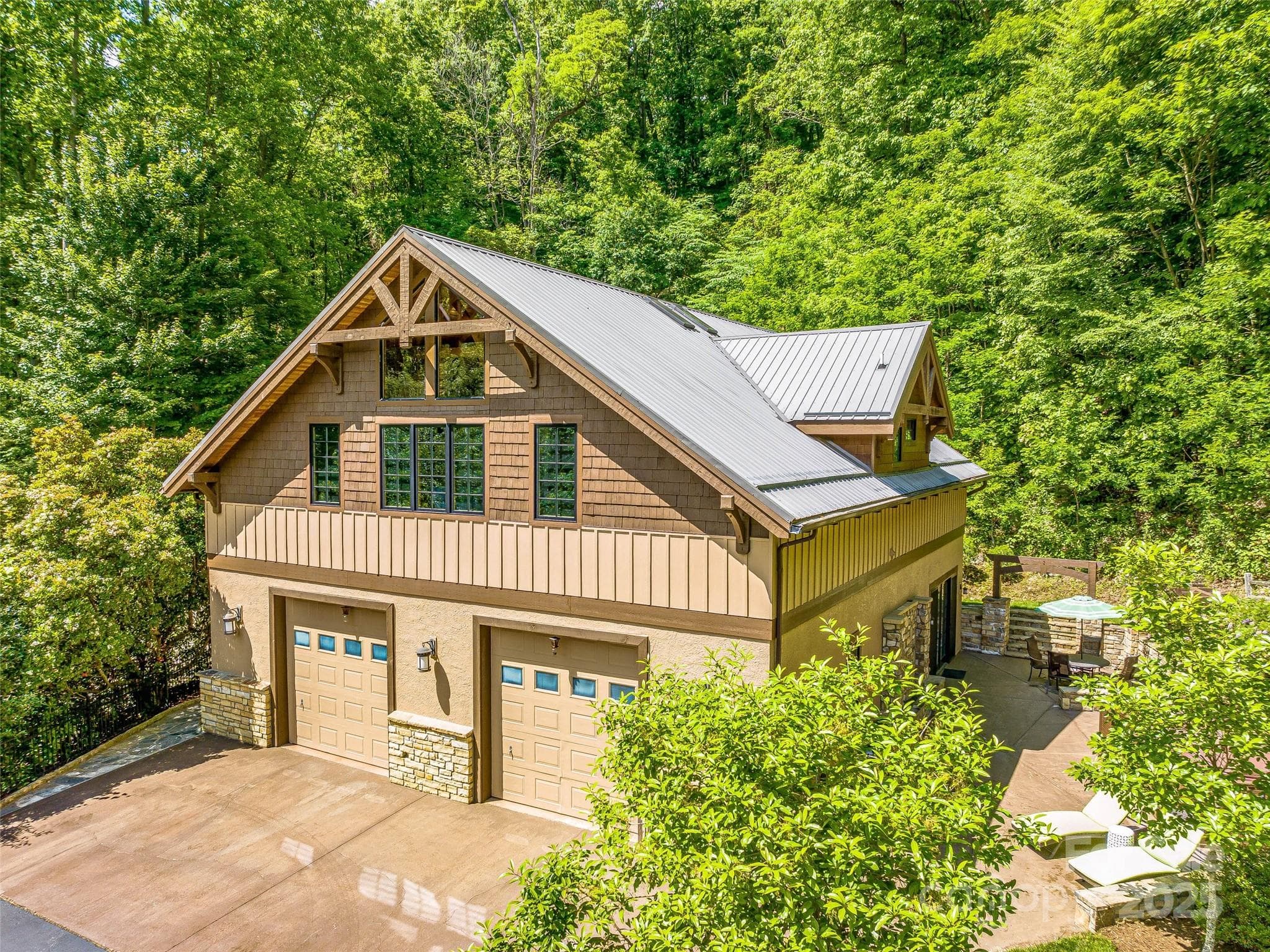 Guest House above a 4+car garage. - 202 Emerald Lane, Maggie Valley