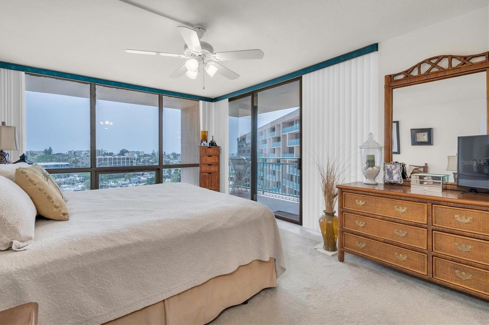 Ensuite Master - EXTRA Windows for extra light being an end / CORNER unit - 1 KEY CAPRI #502E, TREASURE ISLAND