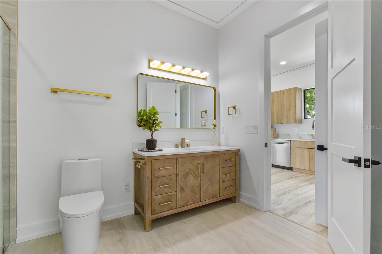 First floor in-law quarters. - 2121 BAYOU GRANDE BLVD NE, ST PETERSBURG