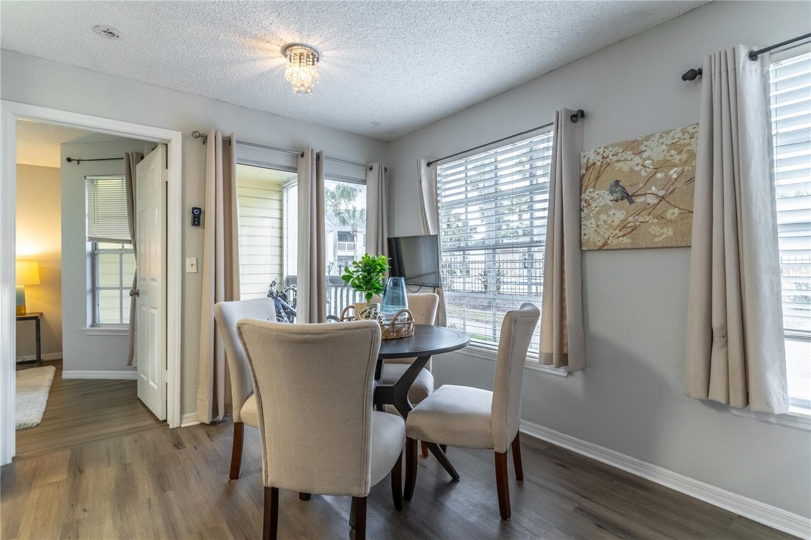 Dining area - 1057 S HIAWASSEE RD #1911, ORLANDO