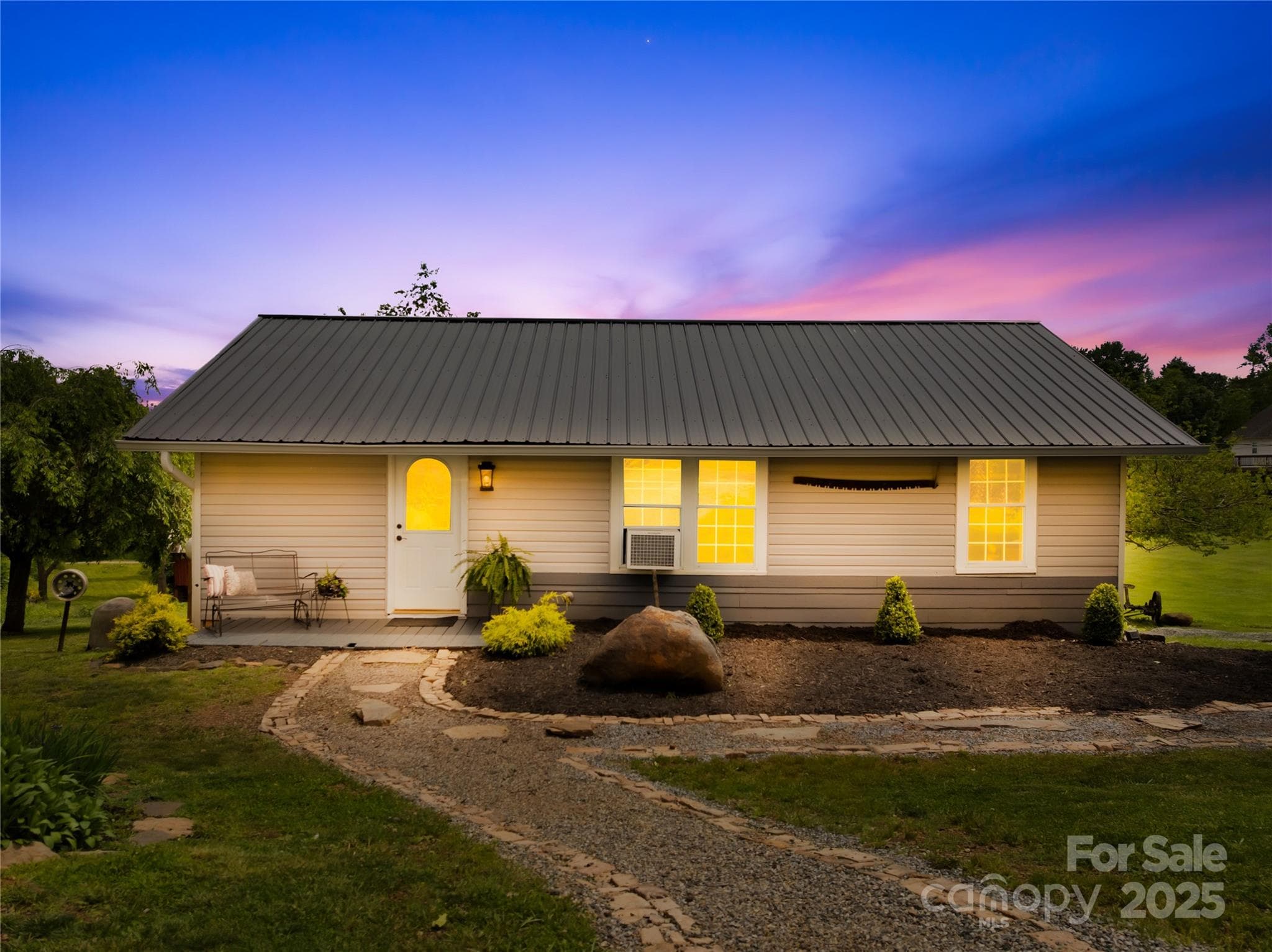 Single Family Residence at 16 Julep Drive, Alexander, photo 2 of 35