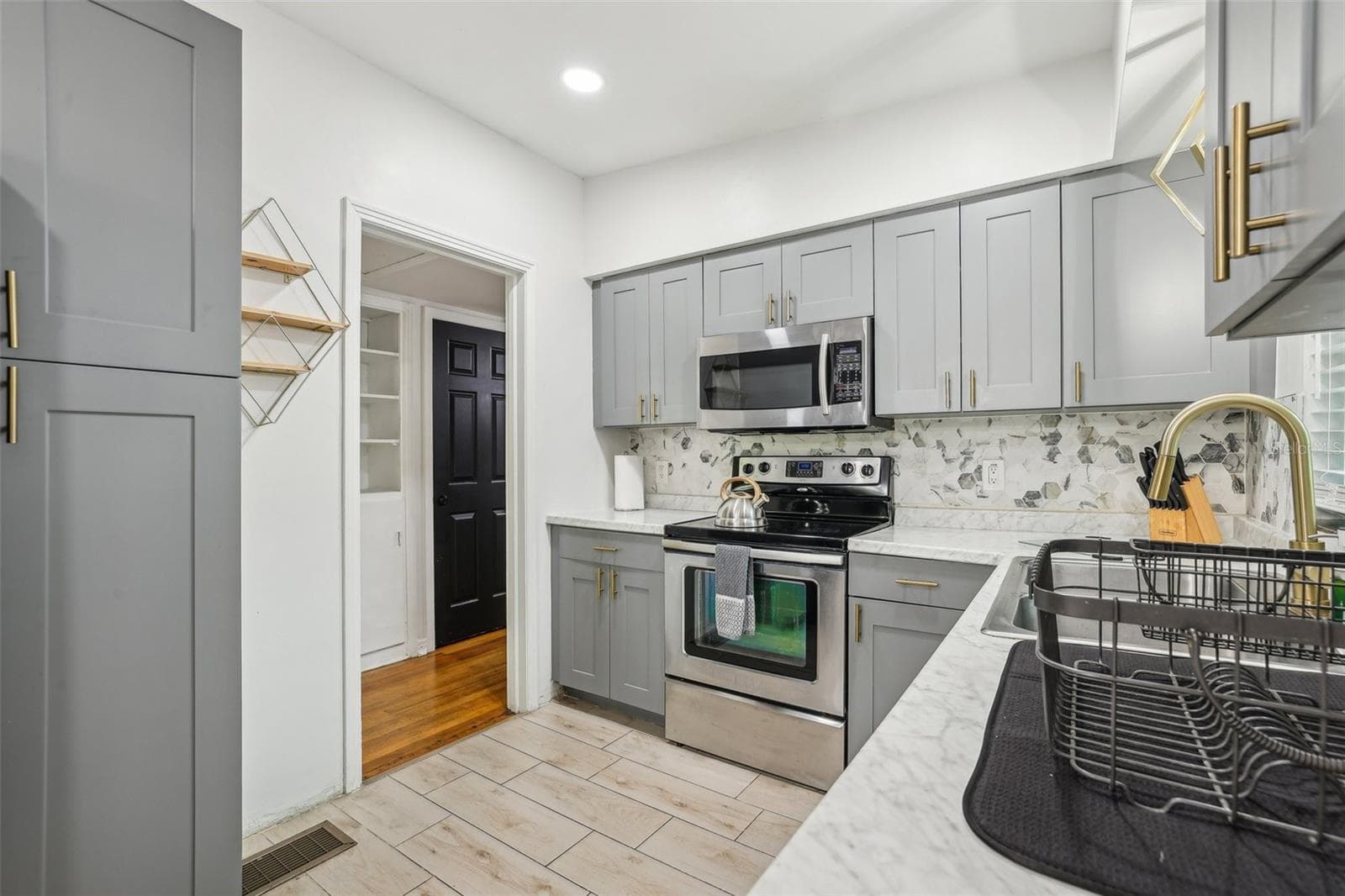Single Family Residence at 318 E JERSEY ST, ORLANDO, photo 17 of 53