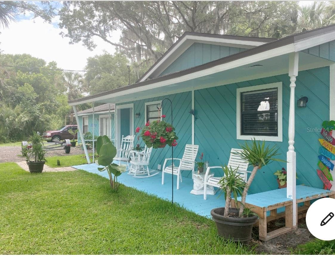 400 PALM AVE