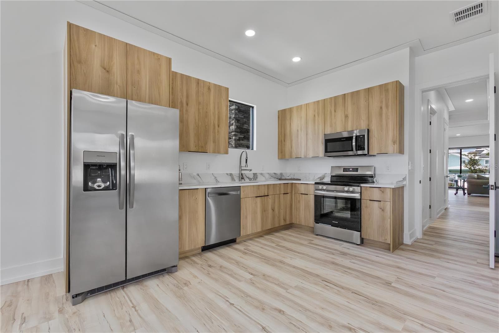 First floor in-law quarters. - 2121 BAYOU GRANDE BLVD NE, ST PETERSBURG