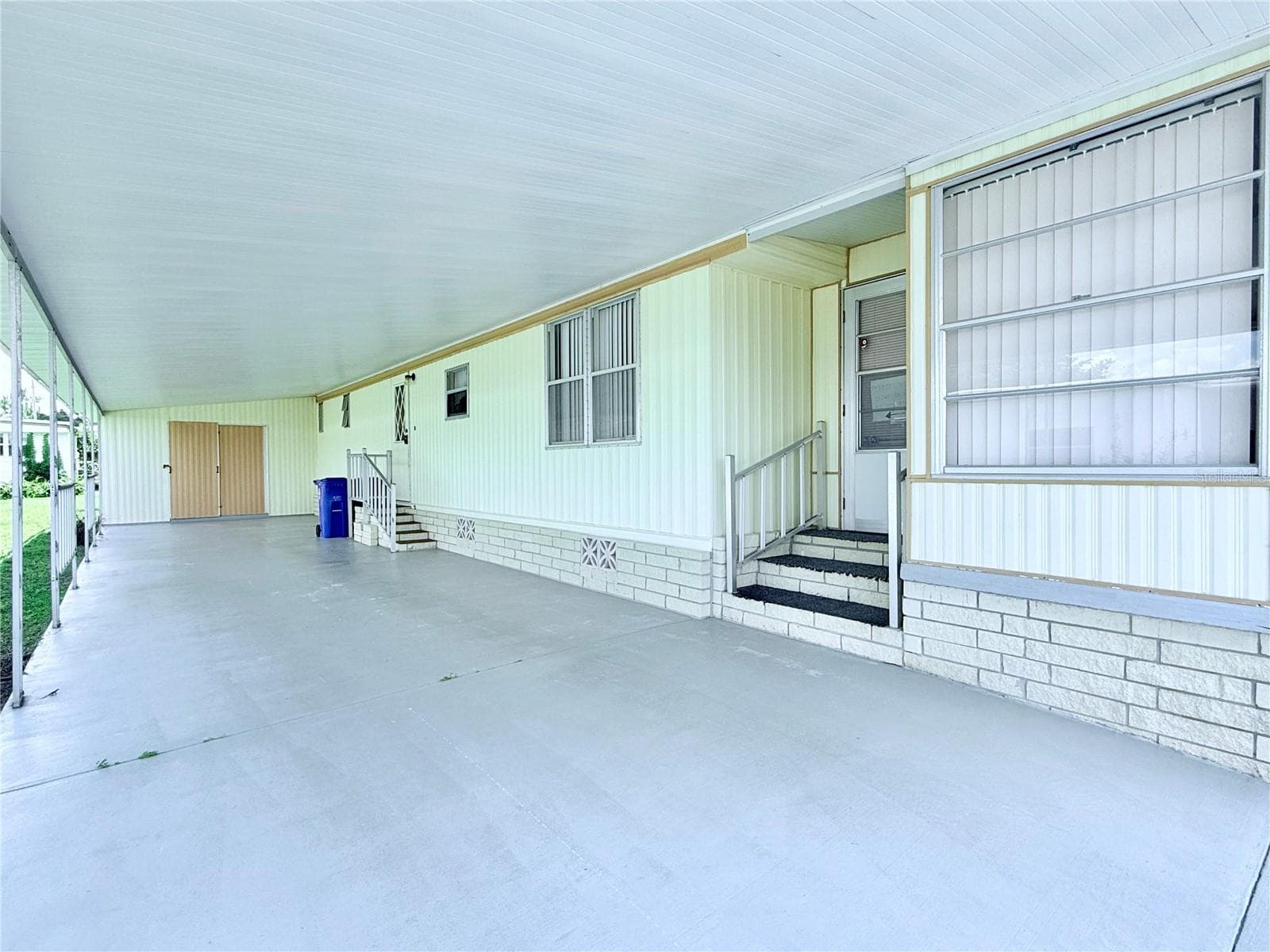 Mobile Home at 622 ELIZABETH LN, LAKELAND, photo 4 of 28