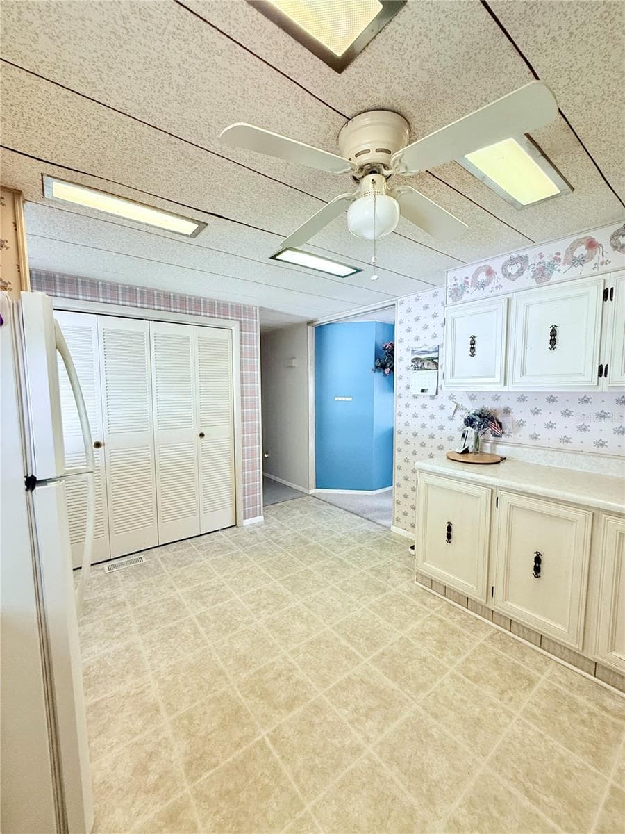 Mobile Home at 622 ELIZABETH LN, LAKELAND, photo 7 of 28