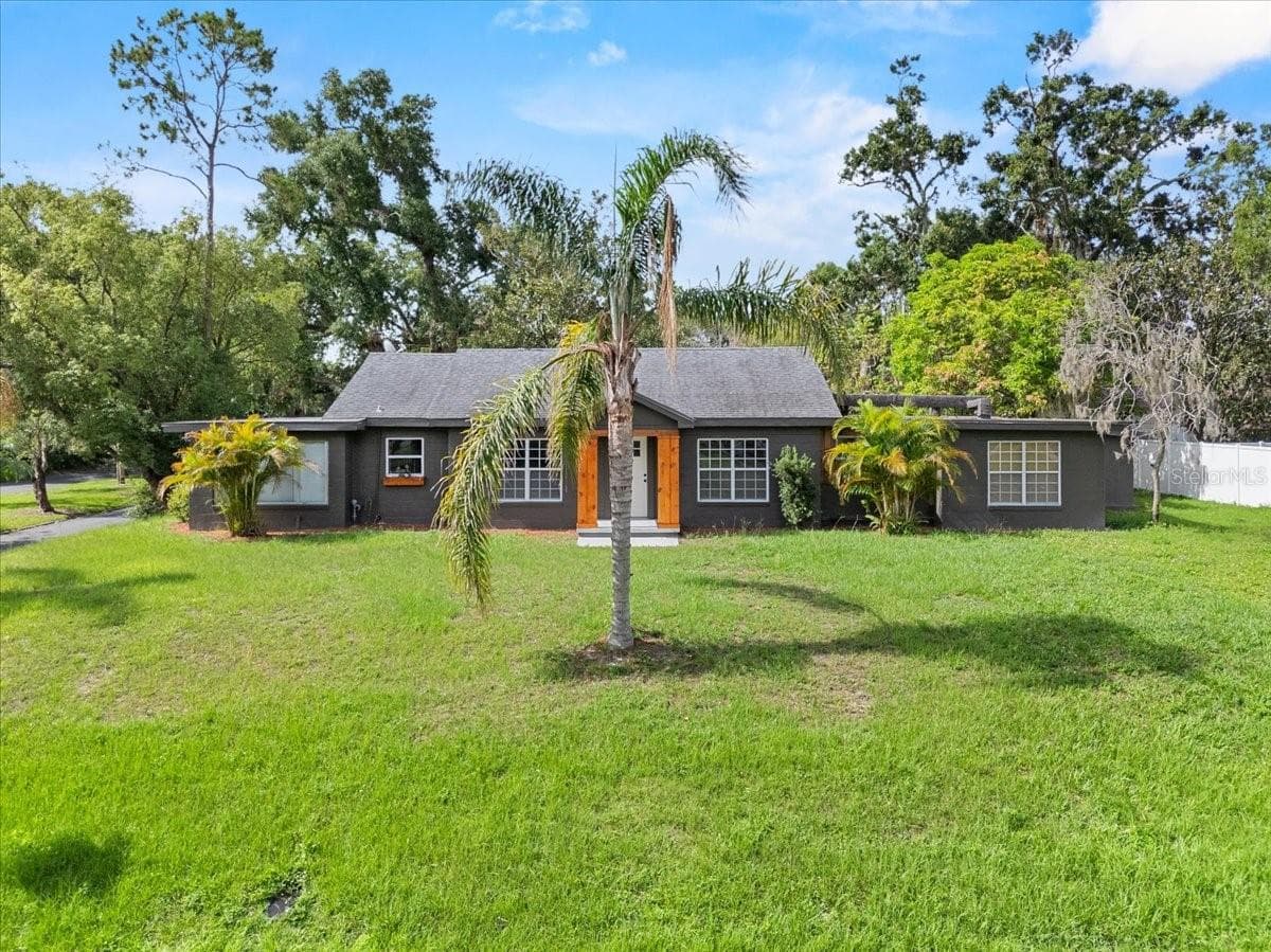 Front Yard - 504 PRADO PL, LAKELAND