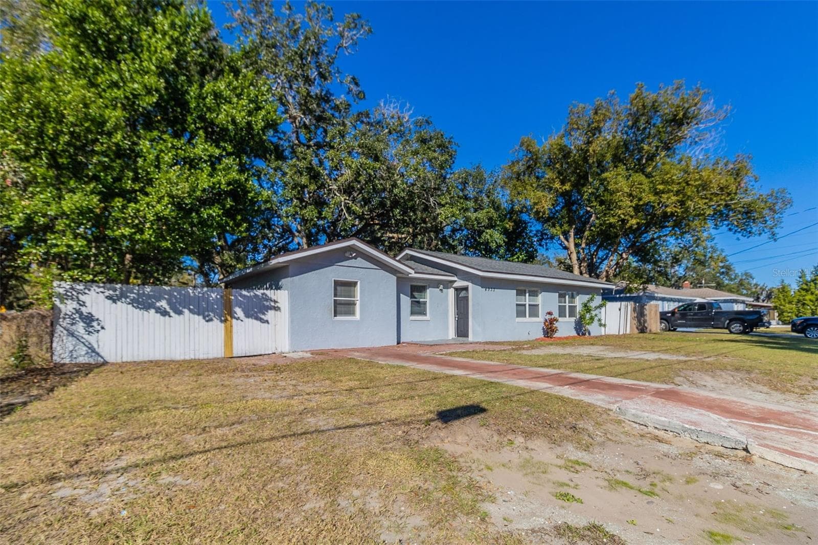 4933 BALBOA DR
