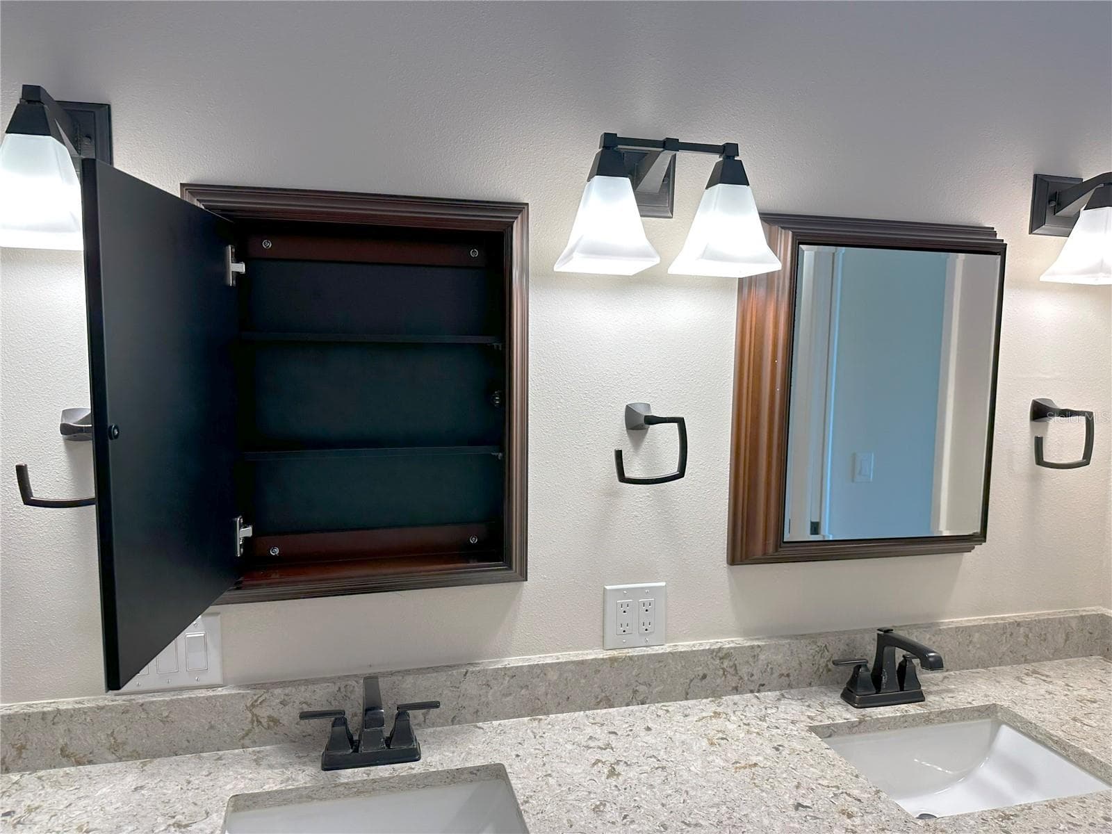 Owners' EnSuite Bathroom - 459 HAVEN POINT DR, TREASURE ISLAND