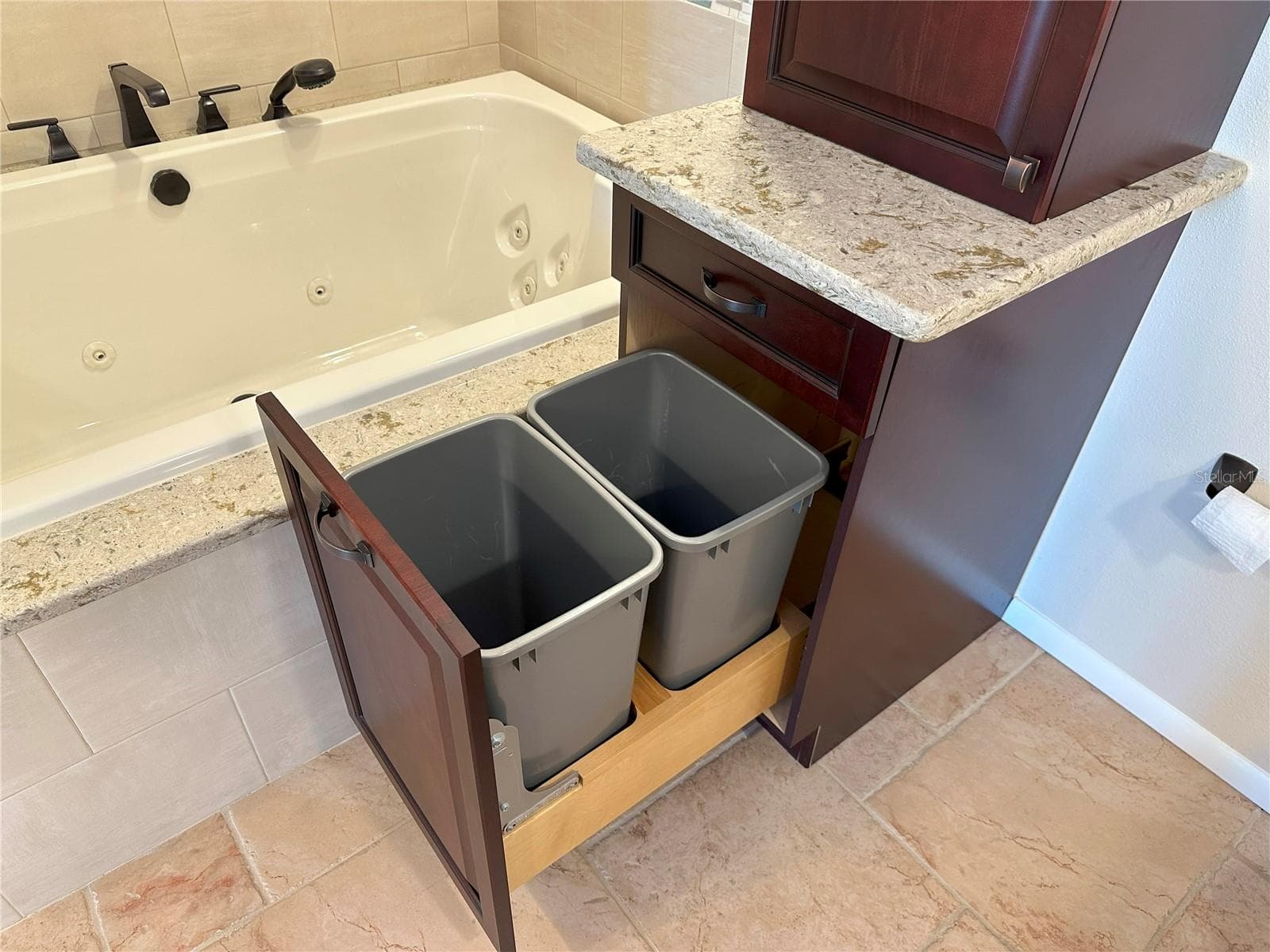 Owners' EnSuite Bathroom - 459 HAVEN POINT DR, TREASURE ISLAND