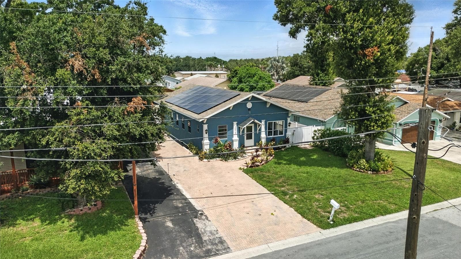 Single Family Residence at 7012 N HUBERT AVE, TAMPA, photo 3 of 33