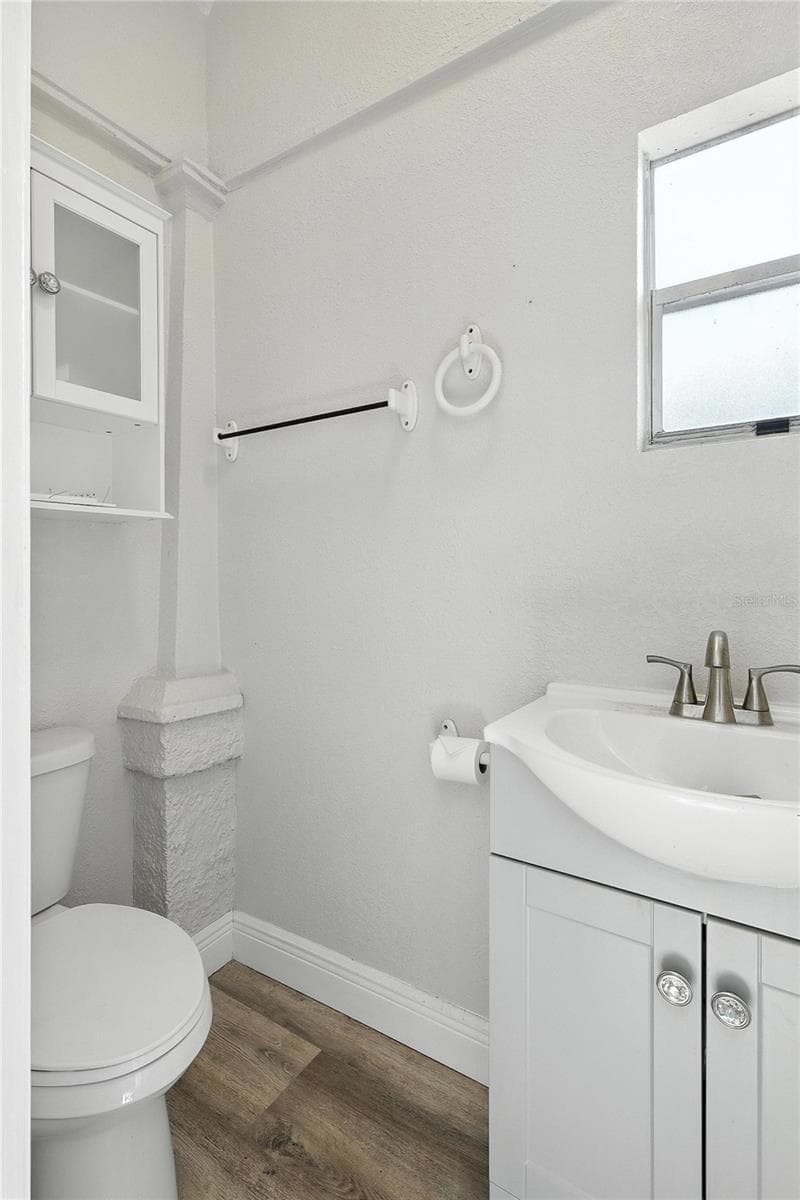 1ST BEDROOM IN THE FRONT ATTACHED BATHROOM - 7012 N HUBERT AVE, TAMPA