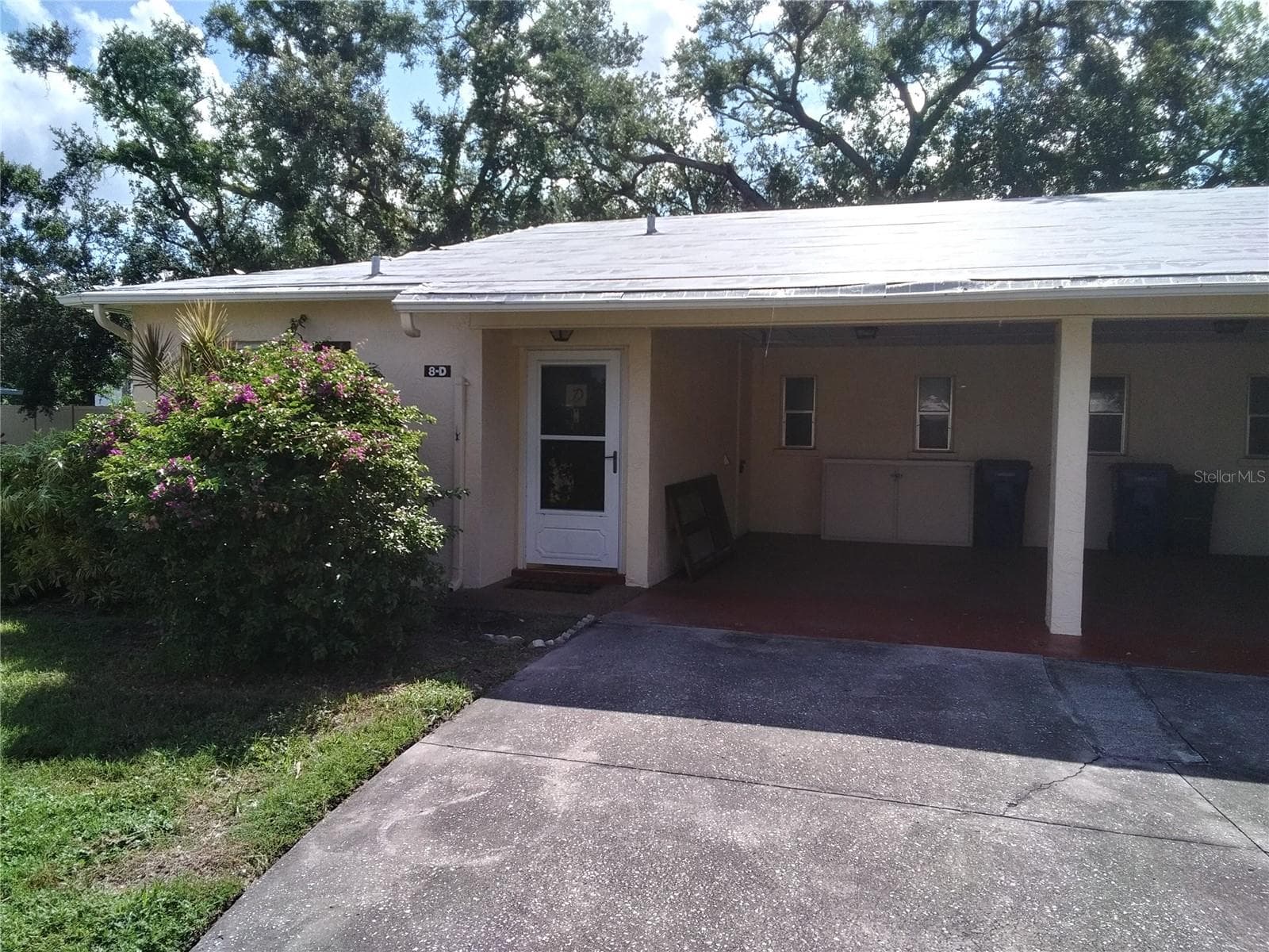 390 301 BLVD W #8D