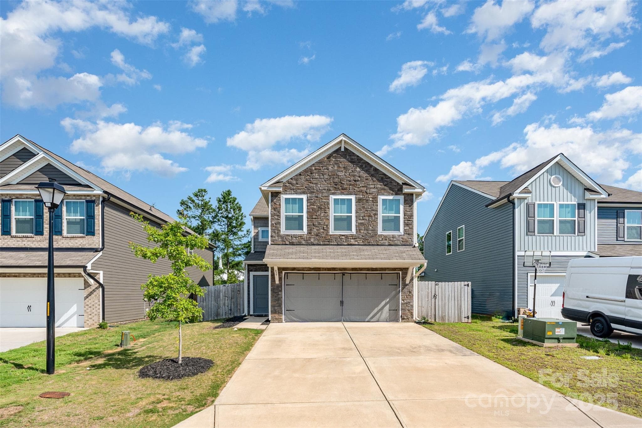 Single Family Residence at 839 Foxglove Lane, York, photo 2 of 30