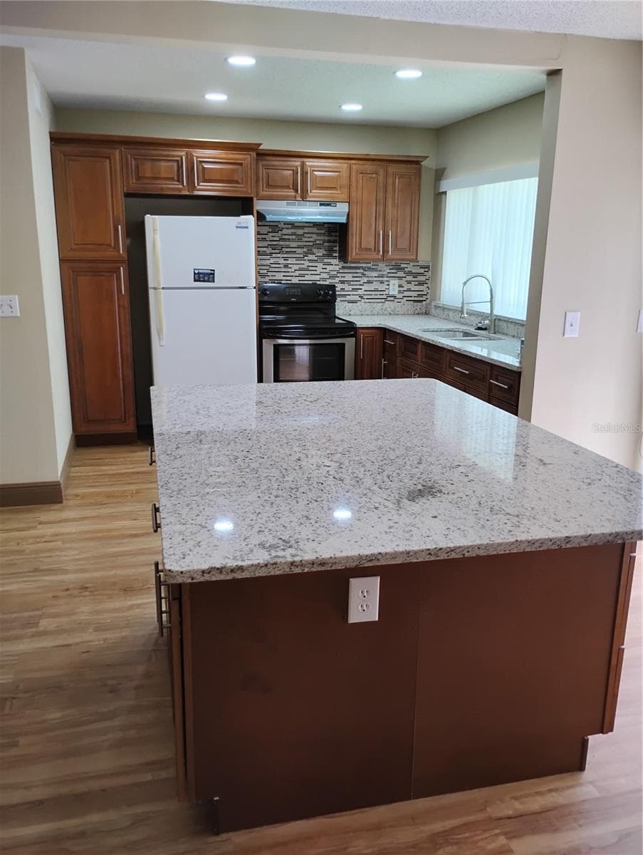Condominium at 11721 RAINTREE DR, TAMPA, photo 2 of 14