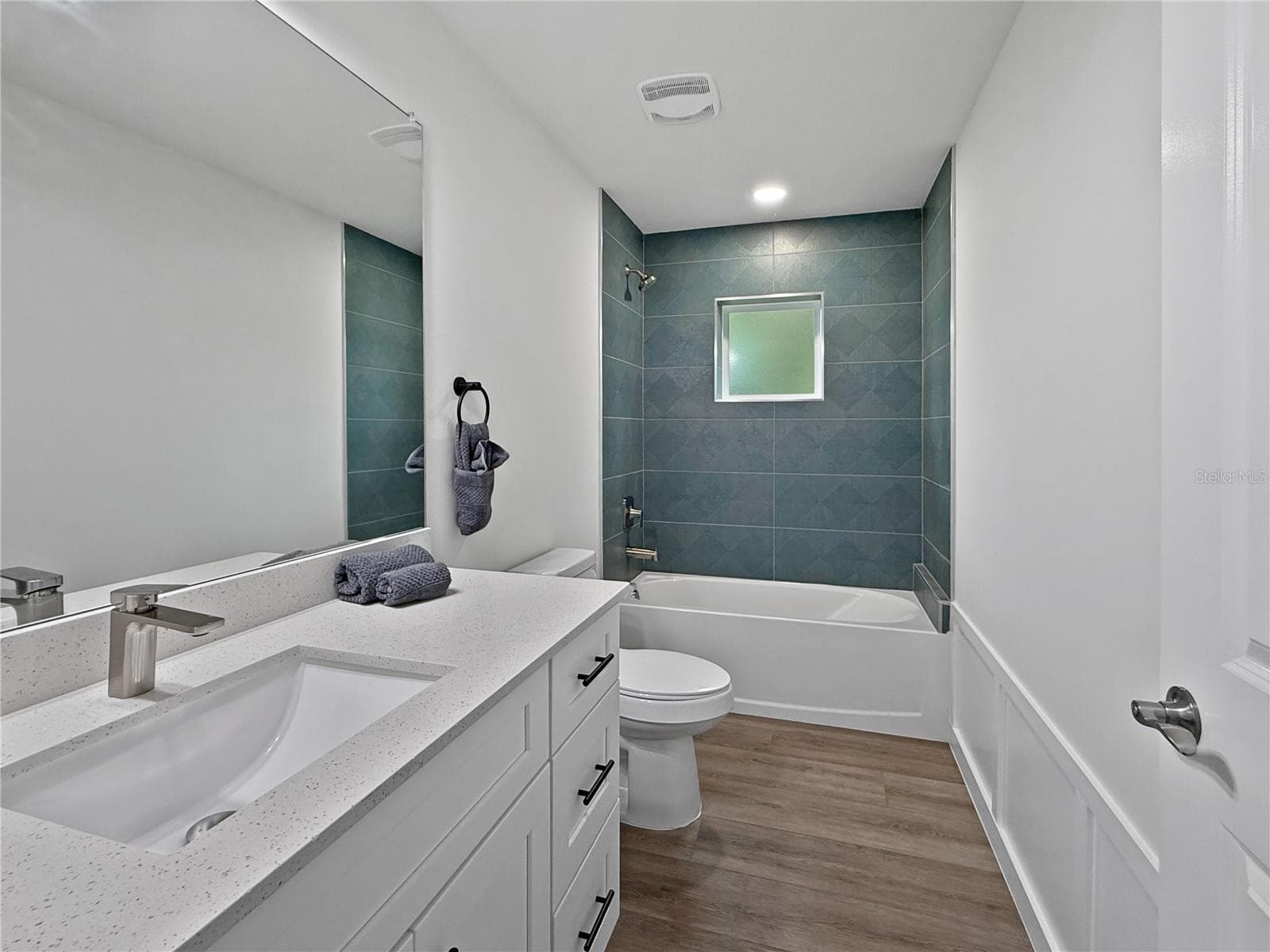 Guest Bathroom - 73 BARSTOW ST, PORT CHARLOTTE