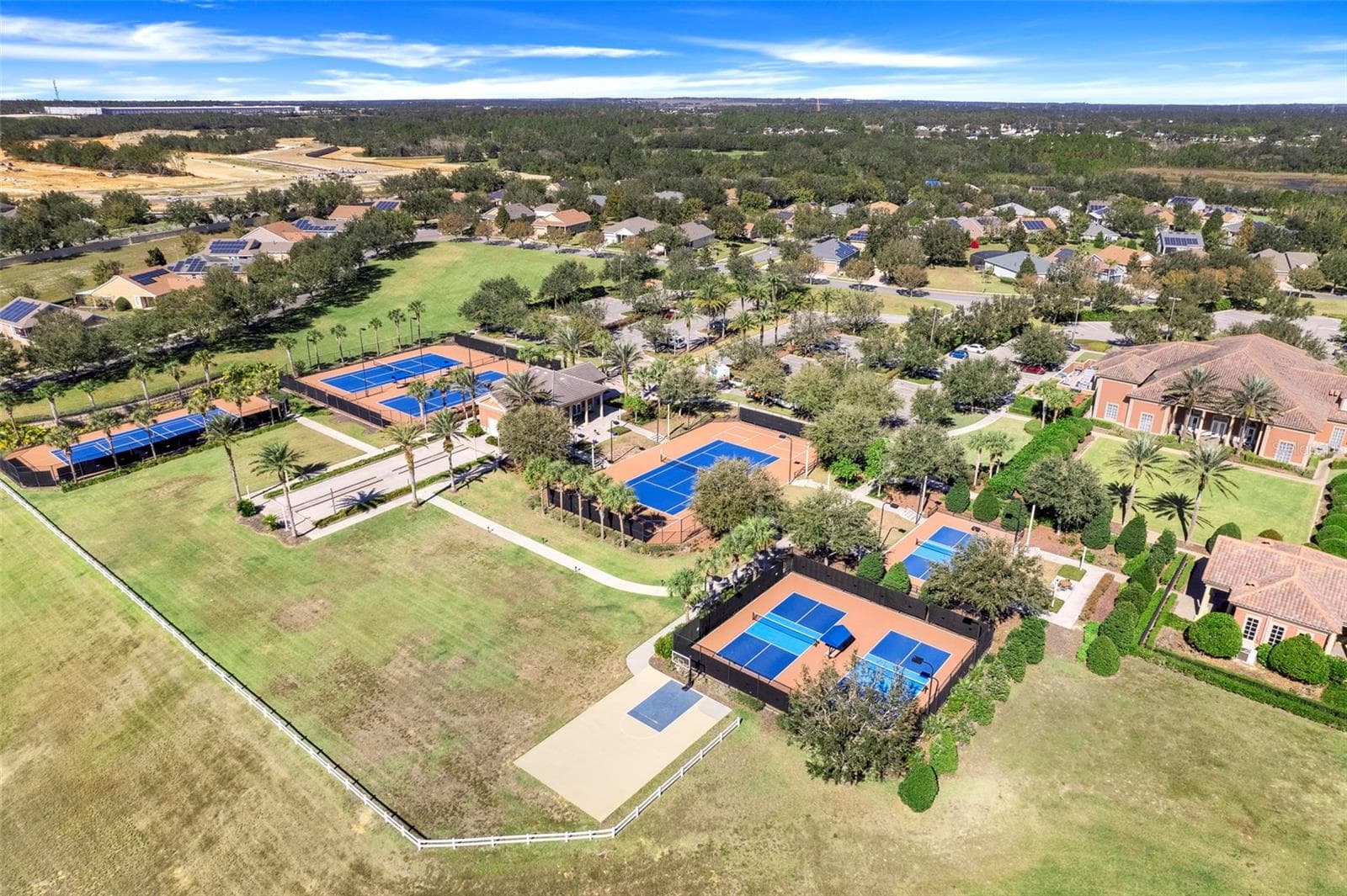 Single Family Residence at 119 CRESCENT MOON DR, GROVELAND, photo 26 of 41